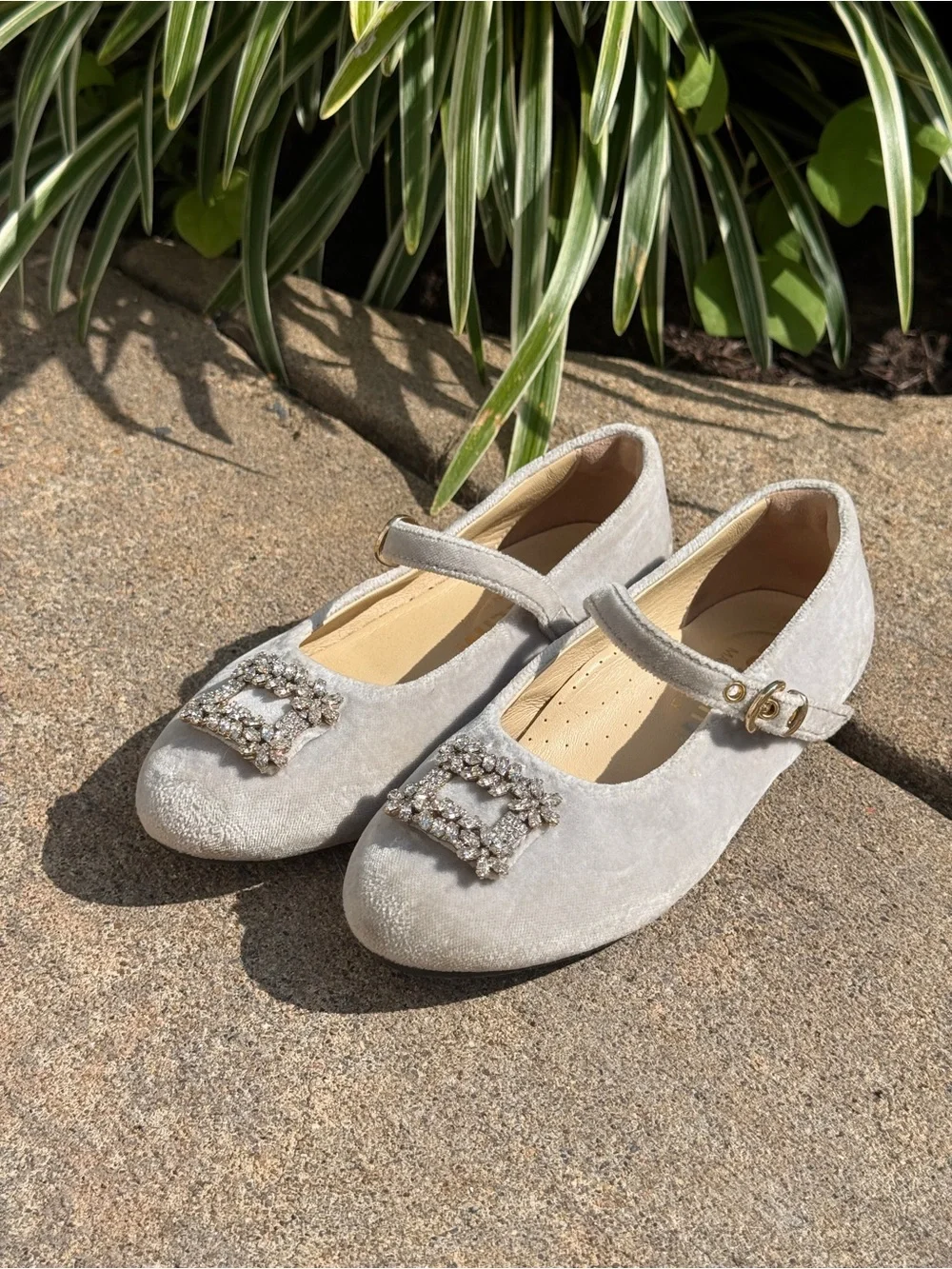 Luxelim sz 28 Lila Velvet Shoes  Perla gray with crystal-buckle
